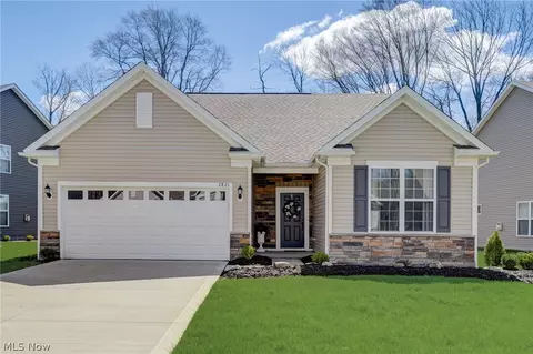 7821 Hunting Lake Dr, Concord, OH 44077