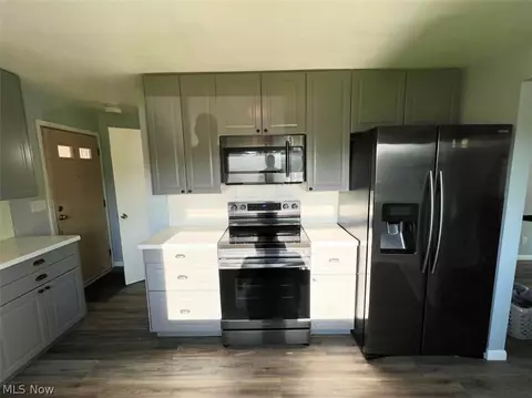 Kitchen - 109 Pine Ln, Barnesville, OH 43713 photo 3 of 4