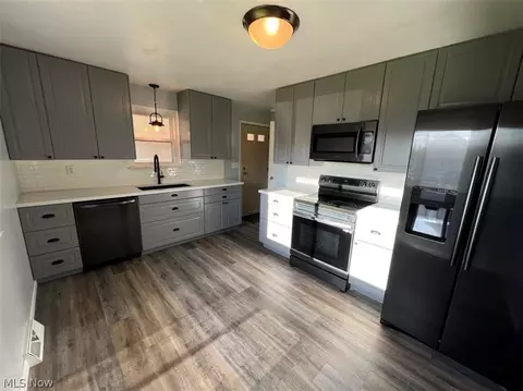 Kitchen - 109 Pine Ln, Barnesville, OH 43713 photo 2 of 4