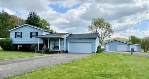 49 Jenny Dr, Belpre, OH 45714
