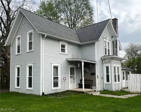 110 High St, Lodi, OH 44254