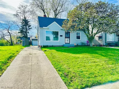 4412 Parkton Dr, Warrensville Heights, OH 44128