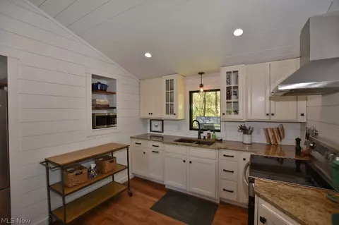 Kitchen - 7159 Gopher Rd SW, Dellroy, OH 44620 photo 2 of 3