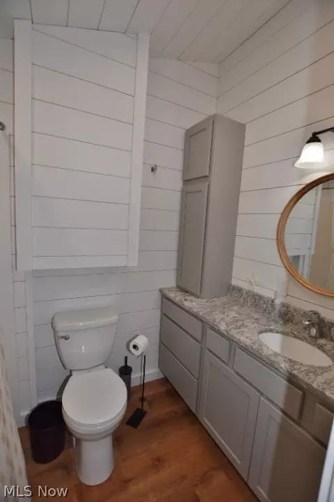 Bath - 7159 Gopher Rd SW, Dellroy, OH 44620 photo 1 of 3