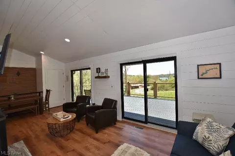 Living - 7159 Gopher Rd SW, Dellroy, OH 44620 photo 2 of 7