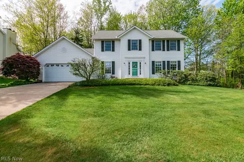 9900 Weathersfield Dr, Mentor, OH 44060