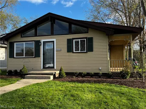 1178 Noble St, Barberton, OH 44203