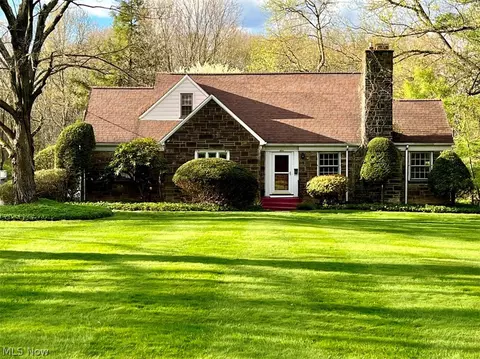 904 Colonial Dr, Youngstown, OH 44505