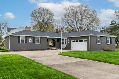 12806 Williamsburg Ave NW, Uniontown, OH 44685