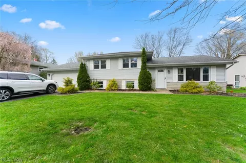 6900 Colleen Dr, Youngstown, OH 44512