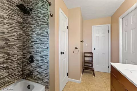6900 Colleen Dr, Youngstown, OH 44512 photo 11
