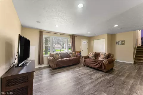 6900 Colleen Dr, Youngstown, OH 44512 photo 2