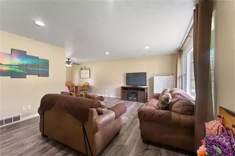 6900 Colleen Dr, Youngstown, OH 44512 photo 4