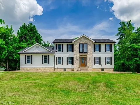 3891 Valley Dr, Norton, OH 44203