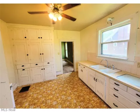 Kitchen - 79 Grove Dr, Ashtabula, OH 44004 photo 2 of 2