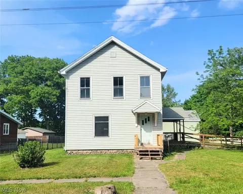 79 Grove Dr, Ashtabula, OH 44004