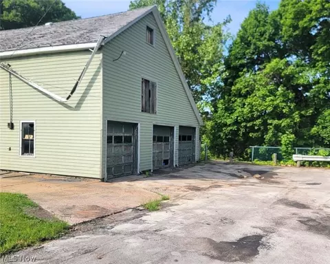 Exterior - 79 Grove Dr, Ashtabula, OH 44004 photo 4 of 4
