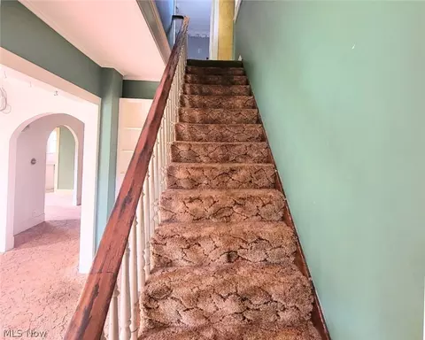 Entry Way - 79 Grove Dr, Ashtabula, OH 44004 photo 1 of 3