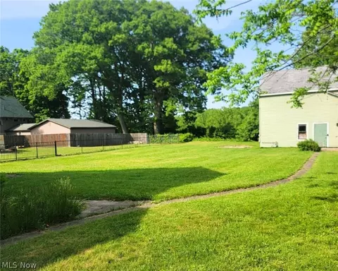 Exterior - 79 Grove Dr, Ashtabula, OH 44004 photo 2 of 4