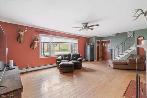 Living - 718 Gulf Rd, Elyria, OH 44035 photo 3 of 3