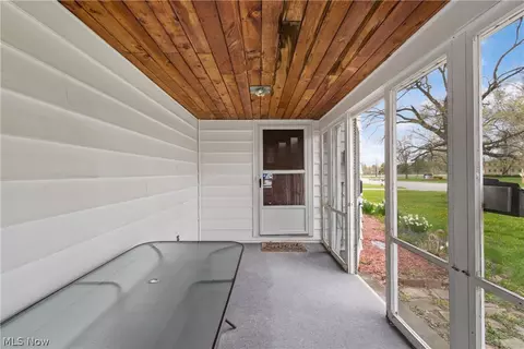 Exterior - 718 Gulf Rd, Elyria, OH 44035 photo 4 of 8