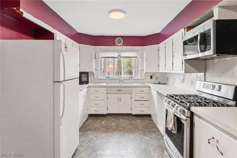 Kitchen - 718 Gulf Rd, Elyria, OH 44035 photo 1 of 3