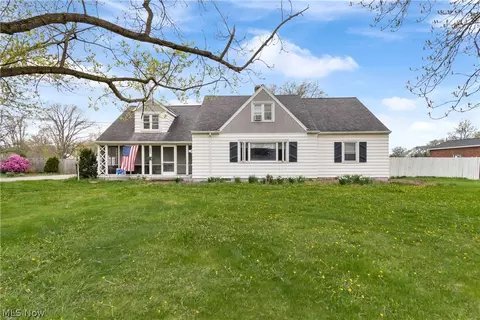 718 Gulf Rd, Elyria, OH 44035