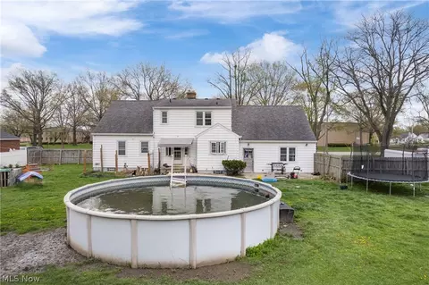 Exterior - 718 Gulf Rd, Elyria, OH 44035 photo 6 of 8