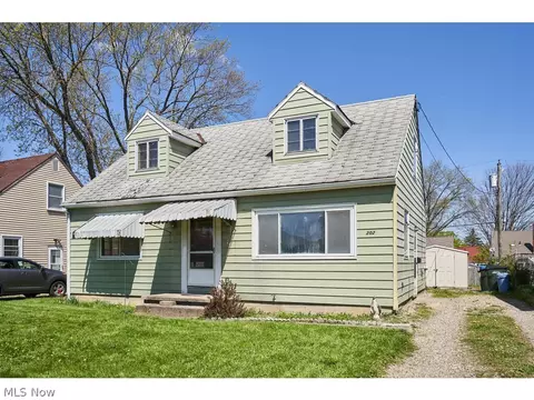 2029 Lindbergh Ave, Cuyahoga Falls, OH 44223