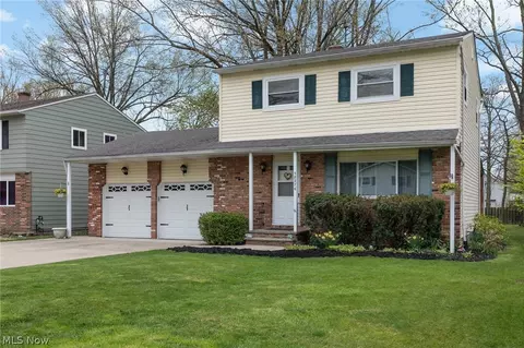 38276 Poplar Dr, Willoughby, OH 44094