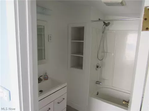 2229 Columbus Ave, Ashtabula, OH 44004 photo 4