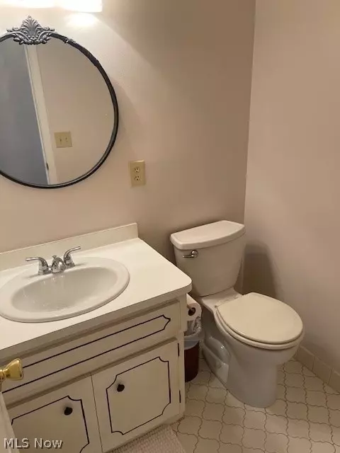Bath - 37935 Fox Run Dr, Solon, OH 44139 photo 1 of 6