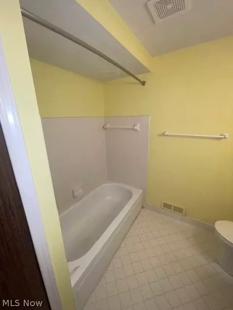 Bath - 37935 Fox Run Dr, Solon, OH 44139 photo 6 of 6