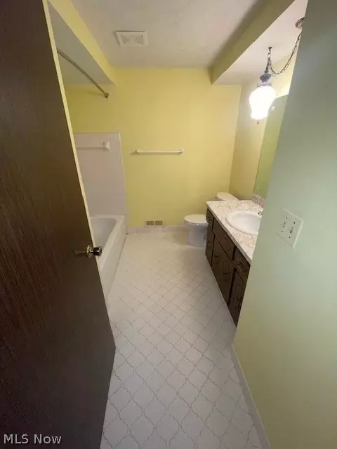 Bath - 37935 Fox Run Dr, Solon, OH 44139 photo 4 of 6