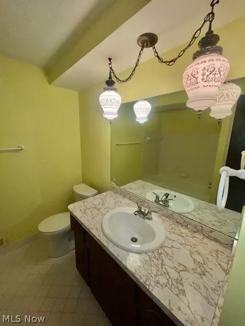 Bath - 37935 Fox Run Dr, Solon, OH 44139 photo 5 of 6