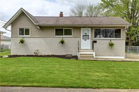 5872 Westbrook Dr, Brook Park, OH 44142