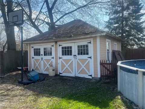 1142 W 8th St, Ashtabula, OH 44004 photo 5