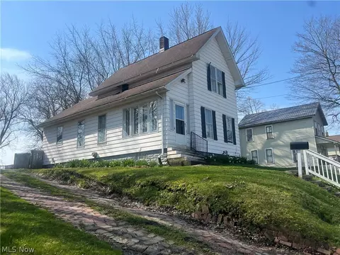 1142 W 8th St, Ashtabula, OH 44004 photo 3