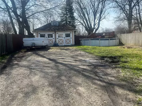 1142 W 8th St, Ashtabula, OH 44004 photo 4