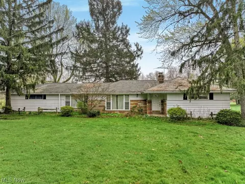 9325 Stafford Rd, Chagrin Falls, OH 44023