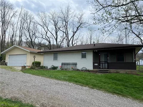 10114 Lawndell Rd SW, Navarre, OH 44662