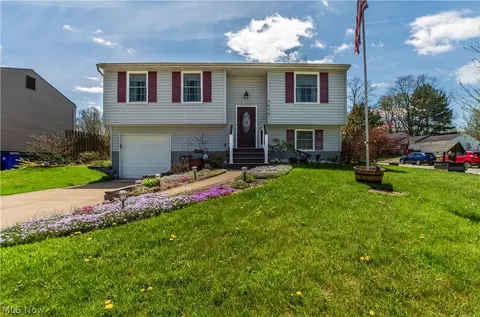 1015 Sunnywood Ln, Ravenna, OH 44266