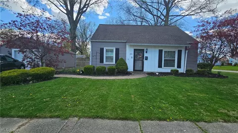 426 Jennings Ave, Cuyahoga Falls, OH 44221