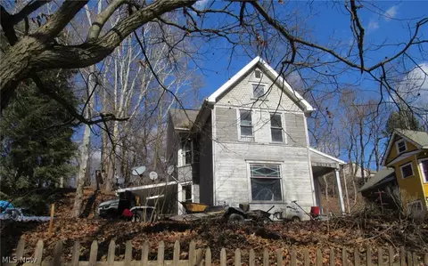 3 Cleveland Ave, Salineville, OH 43945