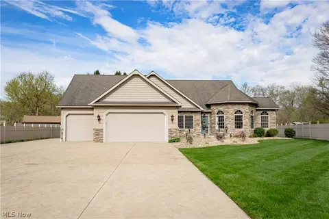 5319 Shaker Valley Cir SE, Canton, OH 44707