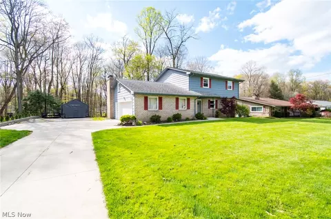4252 Adeer Dr, Canfield, OH 44406