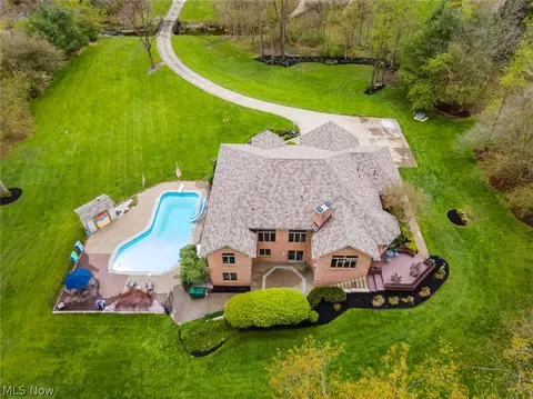 7435 S Raccoon Rd, Canfield, OH 44406