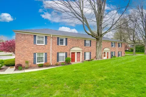 64 Menlo Park Dr, Akron, OH 44313