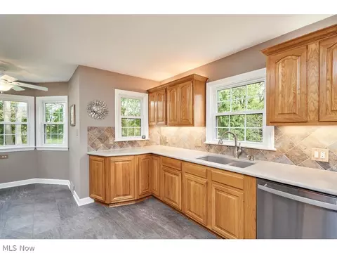 1144 N Howard St, Akron, OH 44310 photo 7
