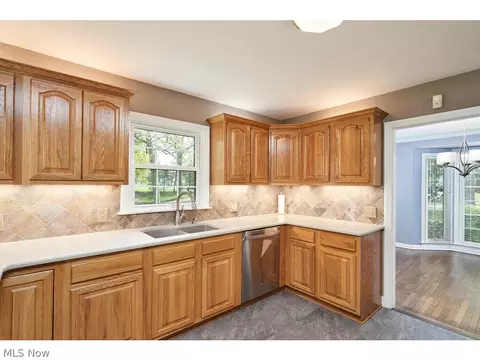 1144 N Howard St, Akron, OH 44310 photo 8